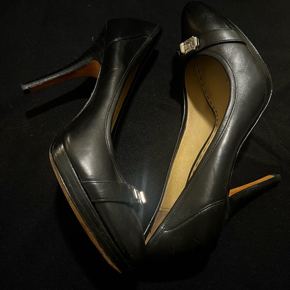 COACH BLACK LEATHER PUMPS - Picture 5 of 5